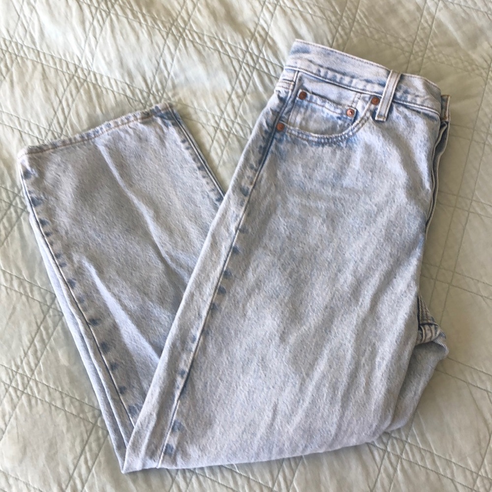 Premium Levi’s rib cage straight ankle light wash